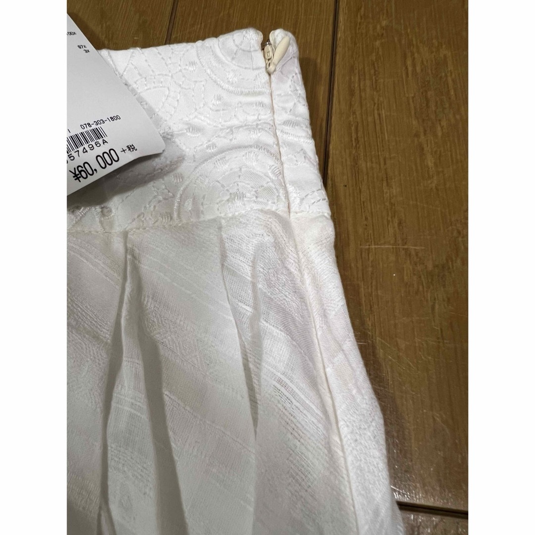 PAOLA FRANI(パオラフラーニ)の訳あり　パオラフラーニ　スカート　白 レディースのスカート(ひざ丈スカート)の商品写真