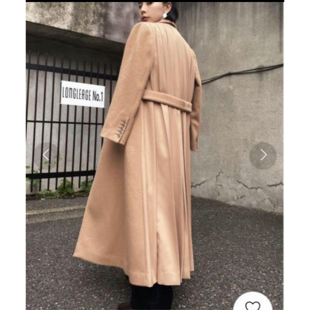 新品未使用　完売　Ameri undressed バックプリーツコート　キャメル レディースのジャケット/アウター(ロングコート)の商品写真