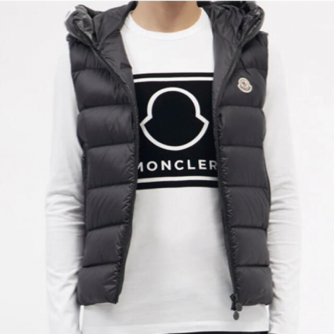 MONCLER(モンクレール)の★希少★ 最新作 MONCLER ロンT 長袖 ロゴTシャツ XS ホワイト  メンズのトップス(Tシャツ/カットソー(七分/長袖))の商品写真