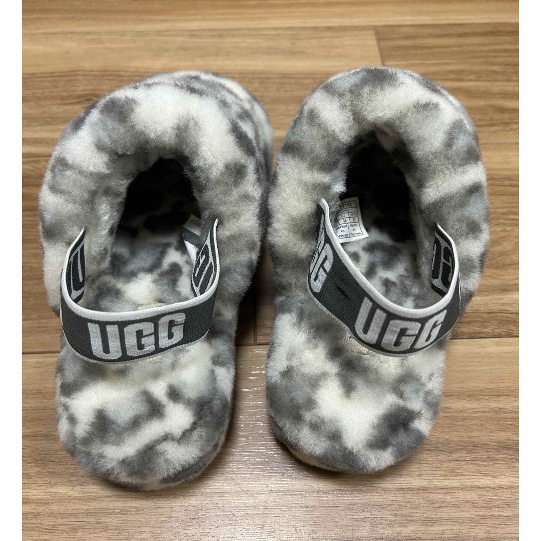 UGG(アグ)のUGG ファーサンダル　レオパード柄　22cm レディースの靴/シューズ(サンダル)の商品写真