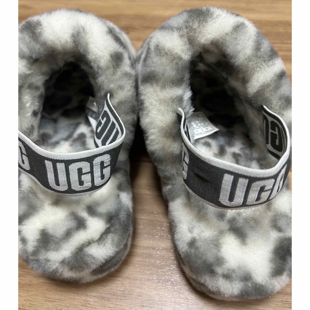 UGG(アグ)のUGG ファーサンダル　レオパード柄　22cm レディースの靴/シューズ(サンダル)の商品写真
