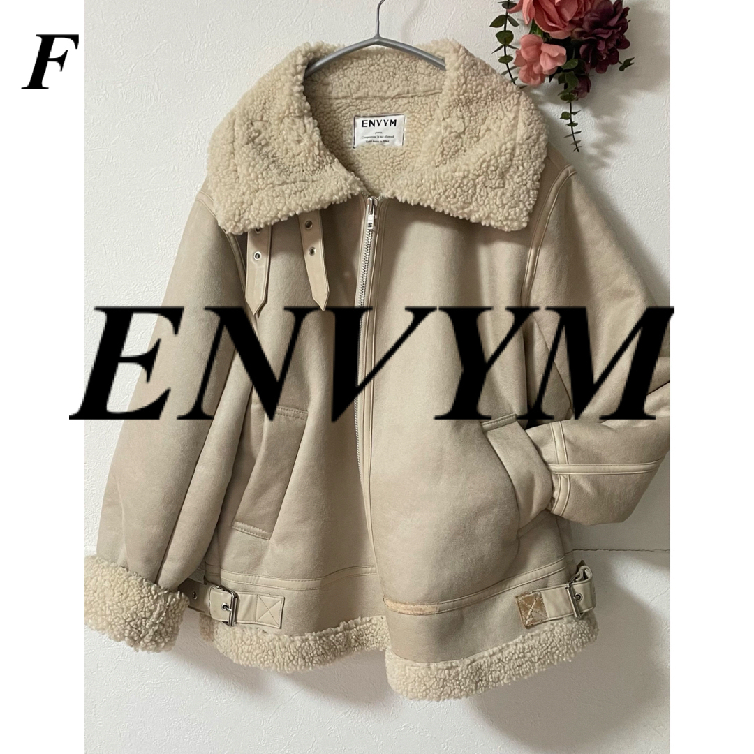 ENVYM(アンビー)のアンビー ENVYM パイピングボンバーJK  レディースのジャケット/アウター(ムートンコート)の商品写真