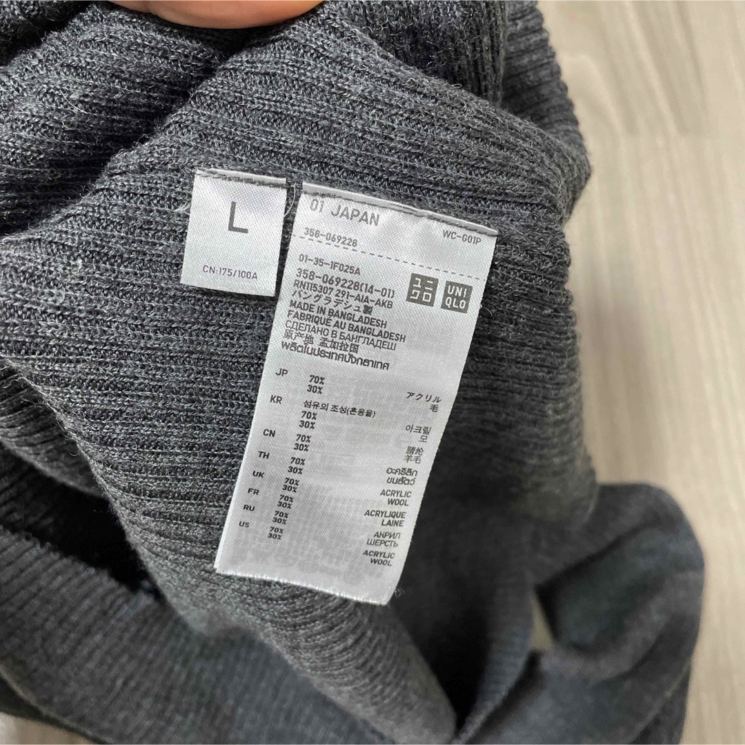 ユニクロ　メンズ　タートルネックニットセーター　グレー メンズのトップス(ニット/セーター)の商品写真