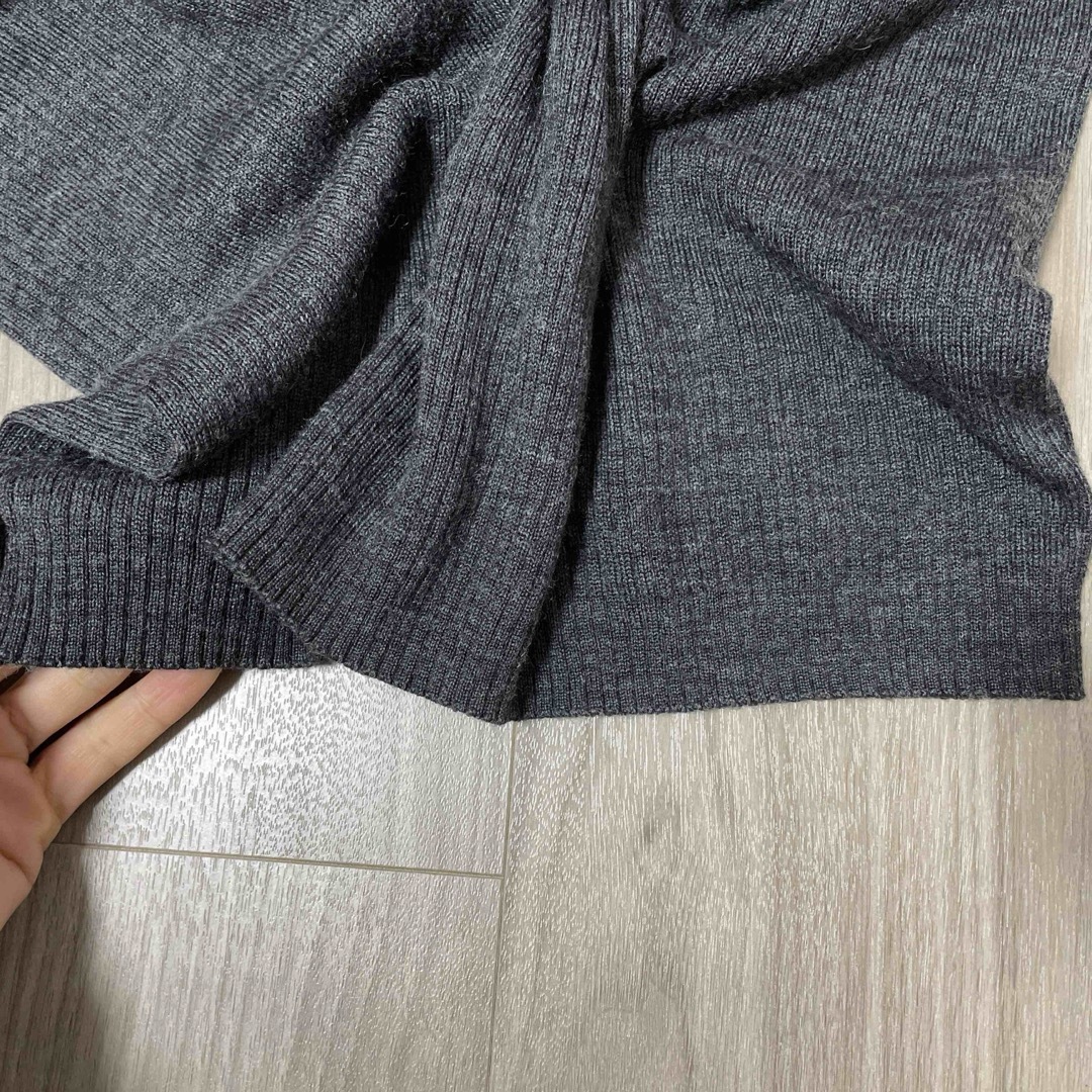 ユニクロ　メンズ　タートルネックニットセーター　グレー メンズのトップス(ニット/セーター)の商品写真