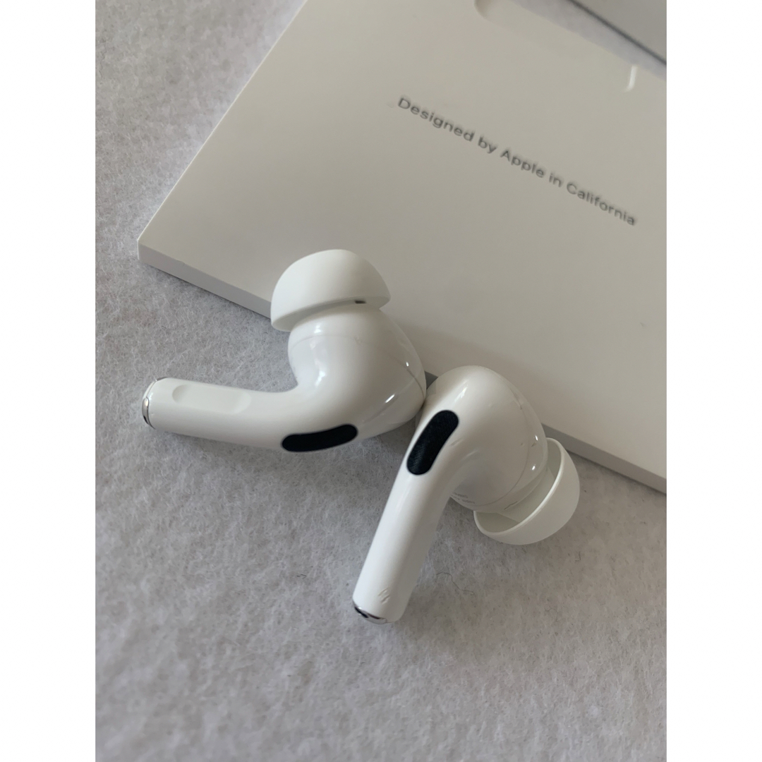 美品　AirPods Pro ワイヤレス　mwp22j/a イヤホン スマホ/家電/カメラのオーディオ機器(ヘッドフォン/イヤフォン)の商品写真