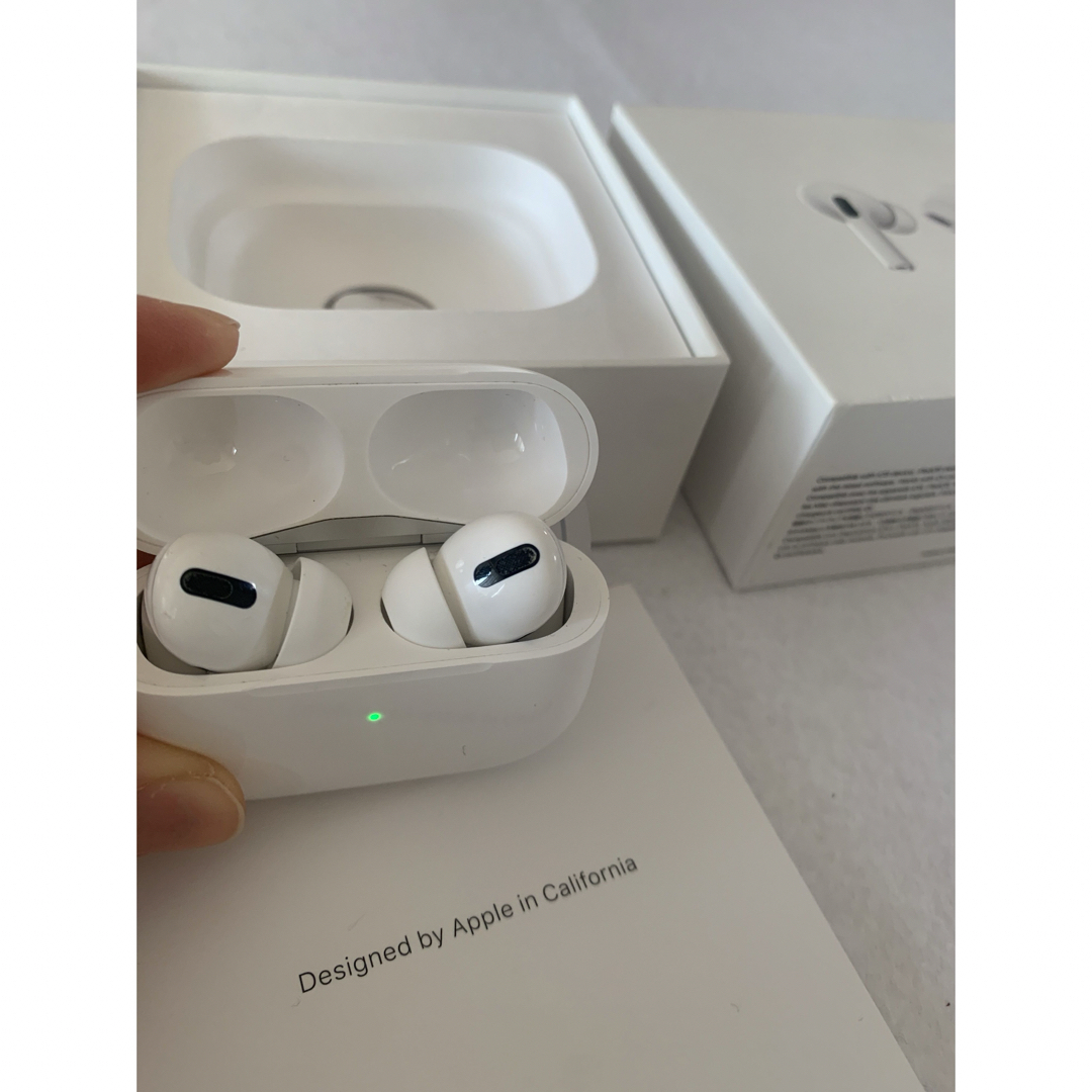 美品　AirPods Pro ワイヤレス　mwp22j/a イヤホン スマホ/家電/カメラのオーディオ機器(ヘッドフォン/イヤフォン)の商品写真