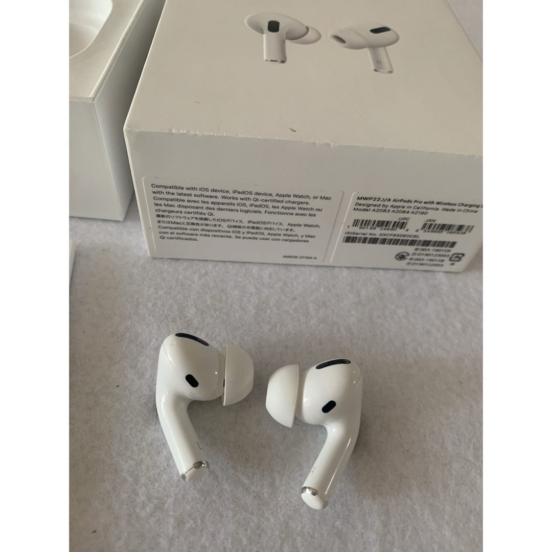 美品　AirPods Pro ワイヤレス　mwp22j/a イヤホン スマホ/家電/カメラのオーディオ機器(ヘッドフォン/イヤフォン)の商品写真