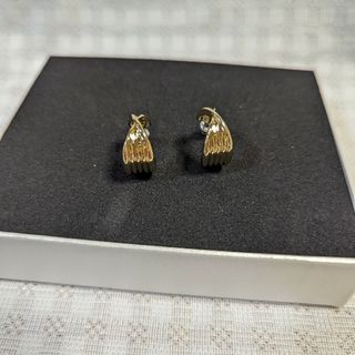 ピアス アクセサリー　ねじれフープ　フープピアス　ゴールドカラー(ピアス)