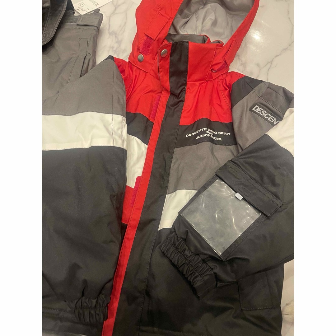 DESCENTE(デサント)の新品 DESCENTE デサント スノーウェア 110 スポーツ/アウトドアのスキー(ウエア)の商品写真