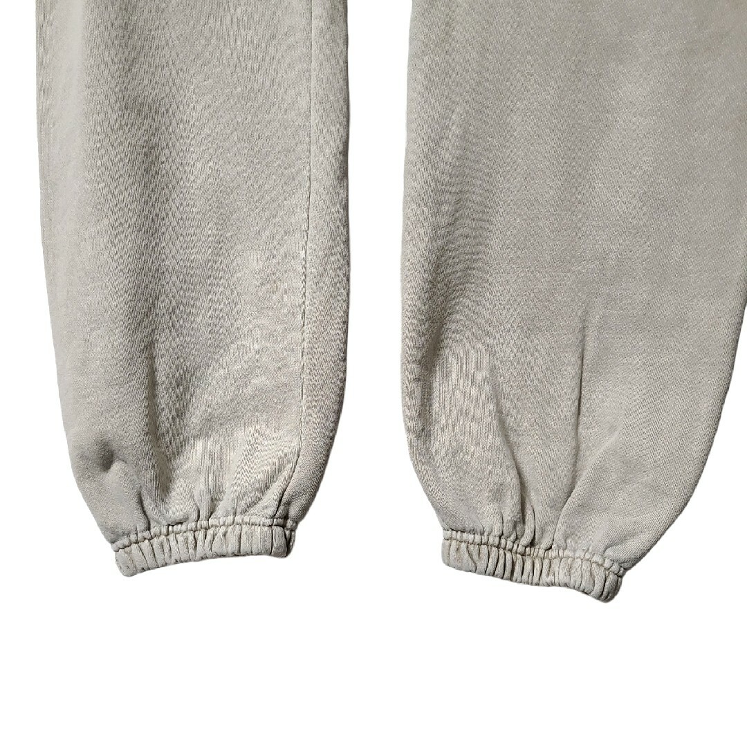 #FR2(エフアールツー)の《大人気》FR2 エフアールツー スウェット パンツ ベージュ ワンポイント メンズのパンツ(その他)の商品写真