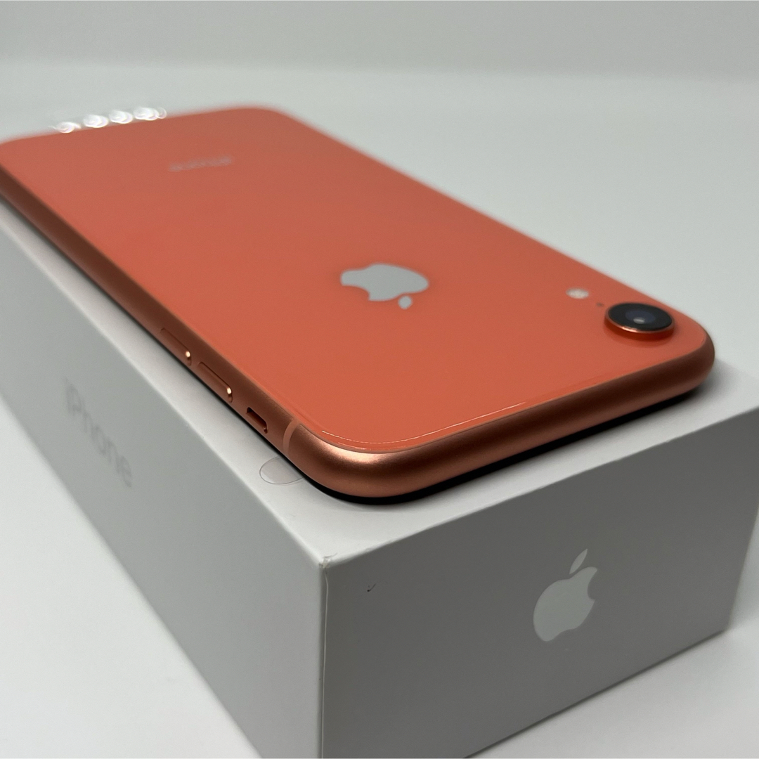 iPhone(アイフォーン)の新品　iPhone XR Coral 64 GB SIMフリー　本体 スマホ/家電/カメラのスマートフォン/携帯電話(スマートフォン本体)の商品写真