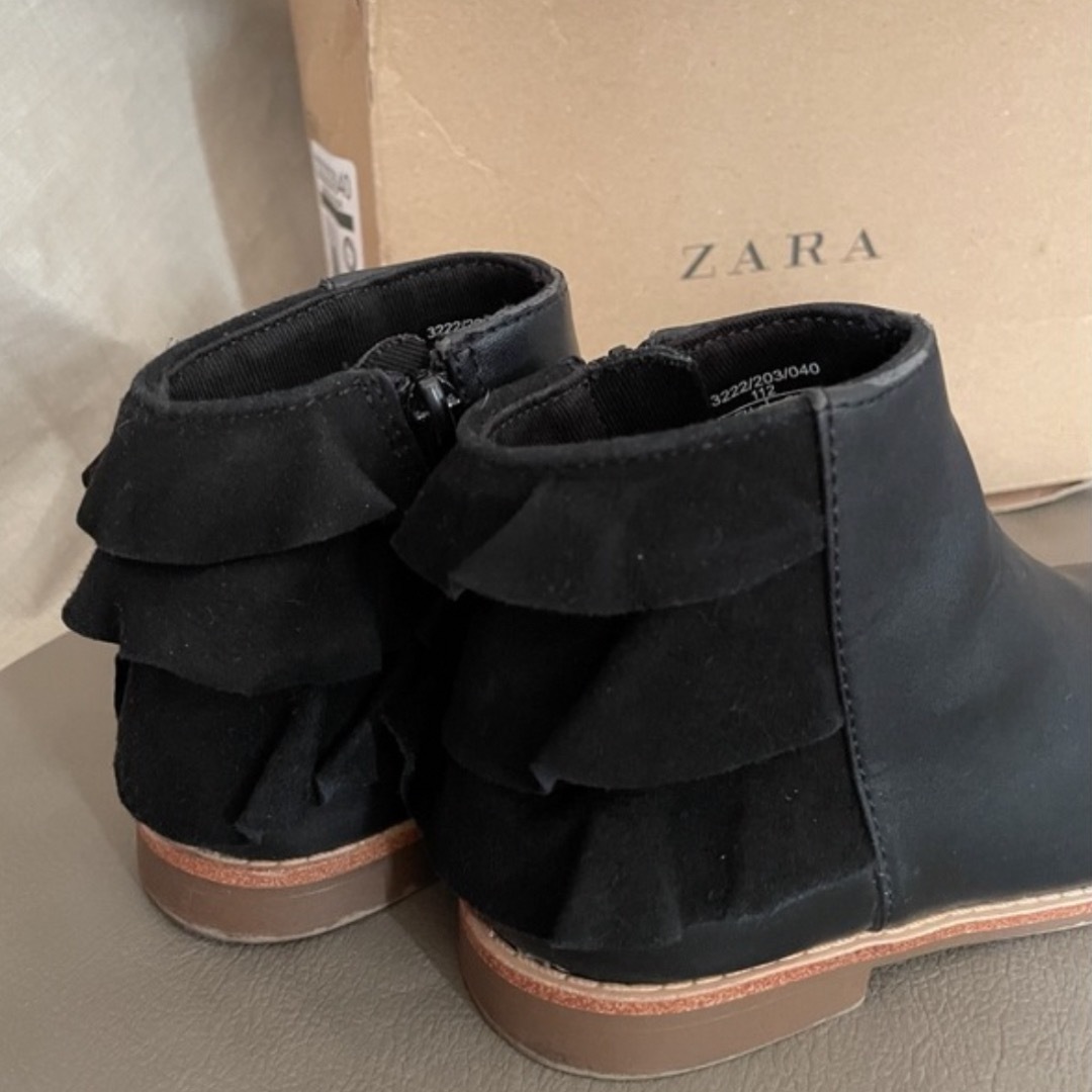 ZARA(ザラ)のZARA ザラ　キッズ　フリル　フォーマル　ショートブーツ　17cm キッズ/ベビー/マタニティのキッズ靴/シューズ(15cm~)(フォーマルシューズ)の商品写真