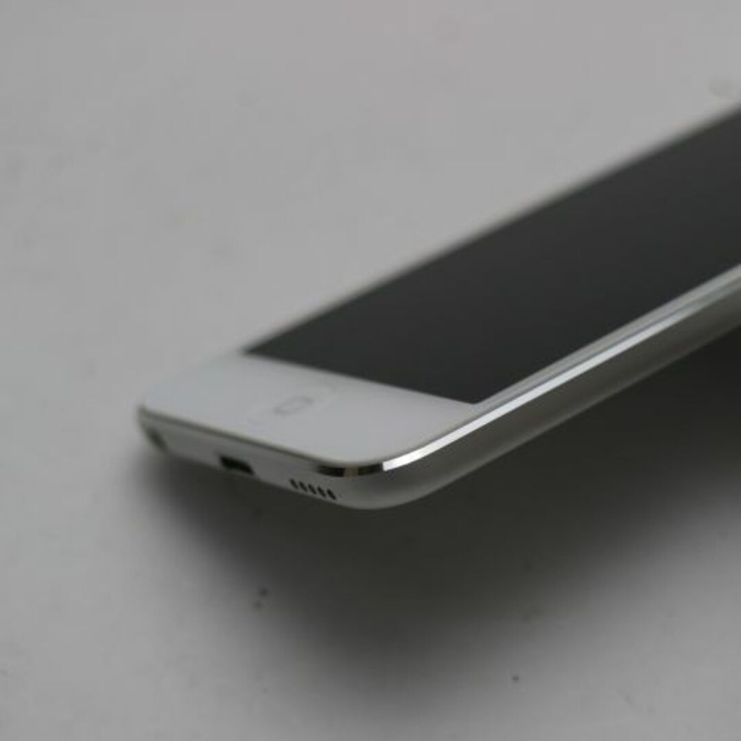 iPod(アイポッド)の新品同様 iPod touch 第6世代 32GB シルバー  スマホ/家電/カメラのオーディオ機器(ポータブルプレーヤー)の商品写真