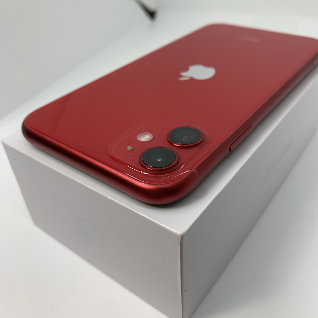 iPhone(アイフォーン)の新品　iPhone 11 256 GB SIMフリー　Red 本体 スマホ/家電/カメラのスマートフォン/携帯電話(スマートフォン本体)の商品写真