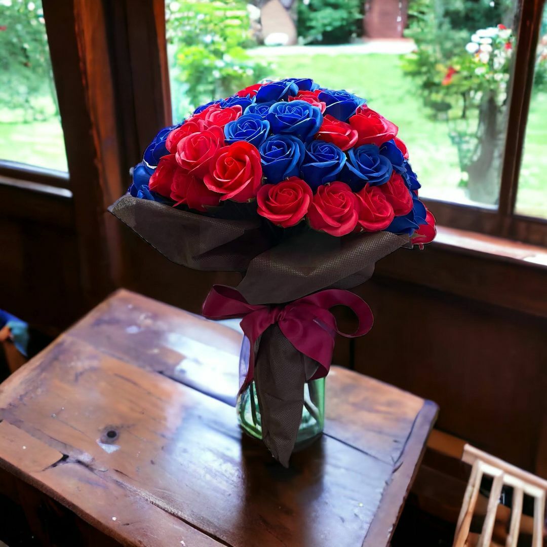 ⑬ 新色「サヴォンローズ」 100本　花束　レッド&ブルー　バラ　薔薇 ハンドメイドのフラワー/ガーデン(その他)の商品写真