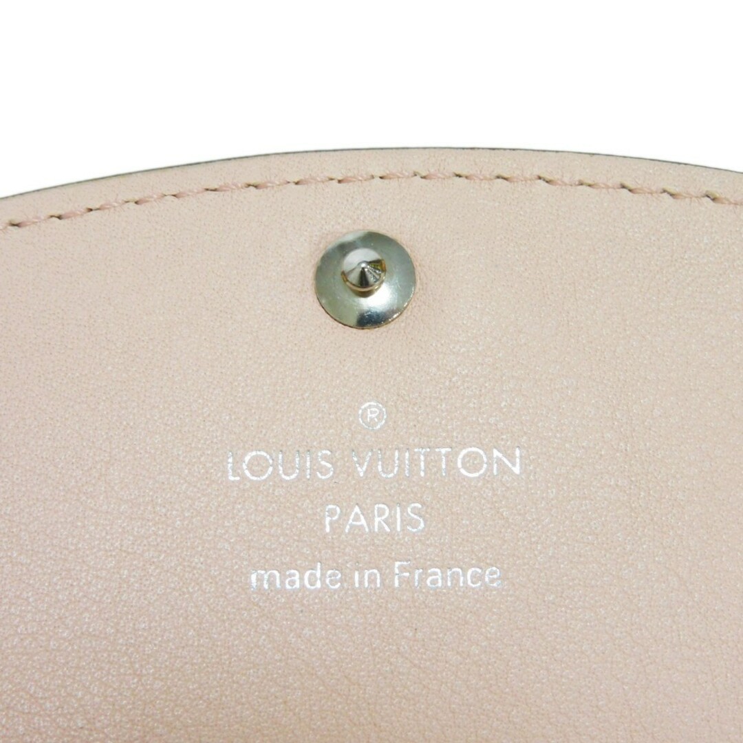 LOUIS VUITTON(ルイヴィトン)のLOUIS VUITTON ルイ・ヴィトン ポルトモネ アナエ LVロゴ フラワー パーフォレーション パンチング フラップ スナップボタン 小銭入れ カードケース ライトピンク モノグラム マヒナ マグノリア コインケース M64050 レディースのファッション小物(コインケース)の商品写真