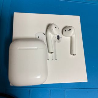 APPLE AirPods with Charging Case MV7N2J/(ヘッドフォン/イヤフォン)