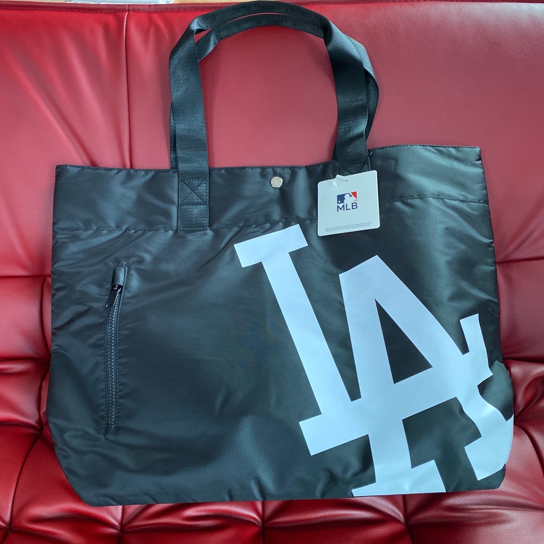 新品タグ付き　MLB LA ドジャース　ナイロンビッグトートバッグバッグ