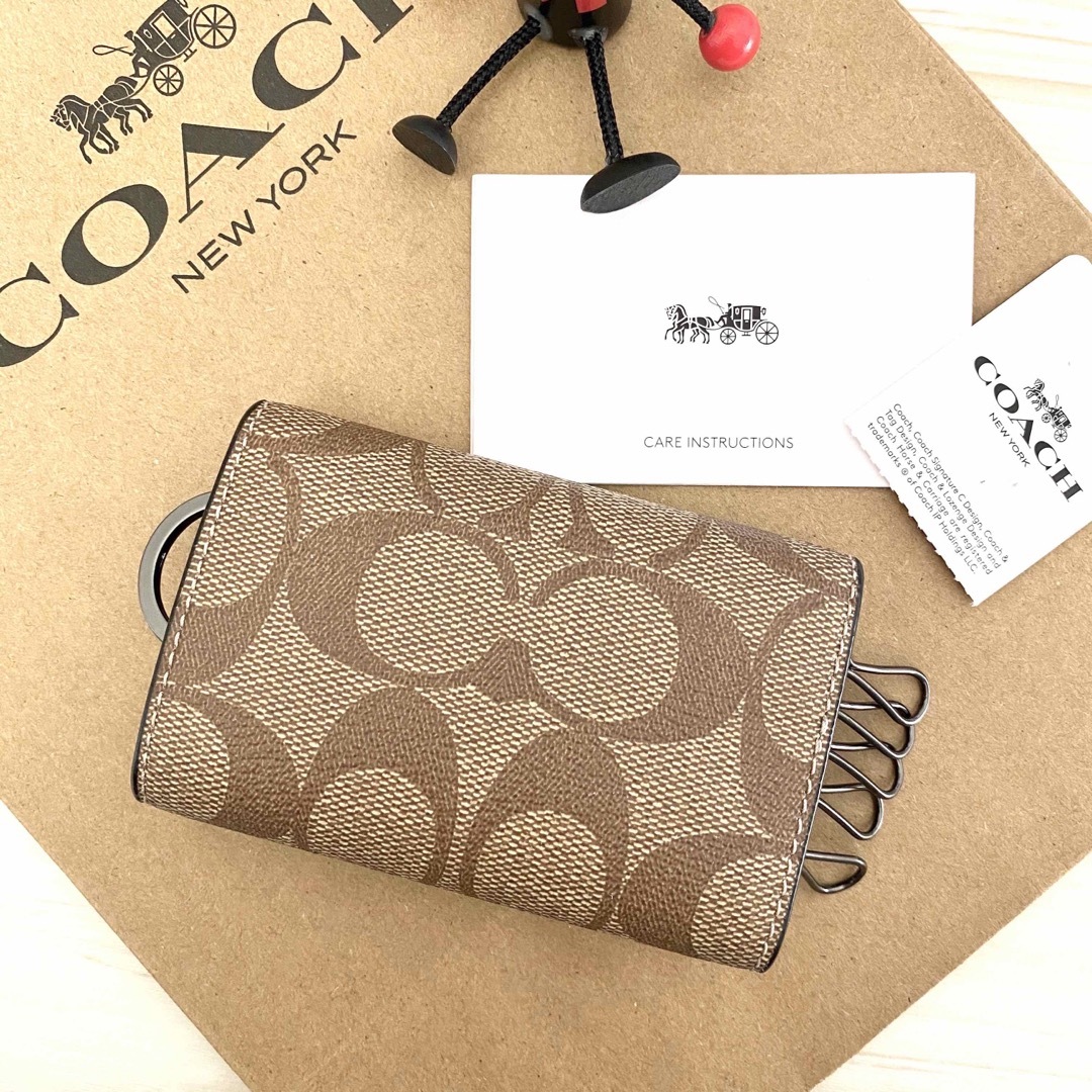 最新モデル【新品】COACH 難かっ コーチ☆キーケース カーキ 最新モデル【新品】COACH 難かっ コーチ☆キーケース カーキ