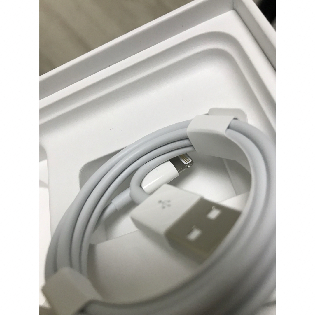 Apple(アップル)の新品未使用　iPhone 純正付属品　充電ケーブル　充電器　アダプター スマホ/家電/カメラのスマートフォン/携帯電話(バッテリー/充電器)の商品写真