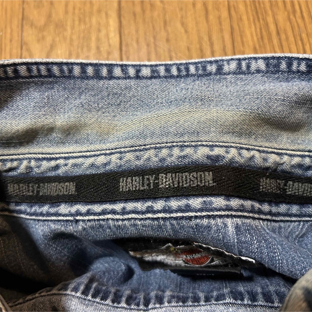 Harley Davidson(ハーレーダビッドソン)のダボッとXL！ハーレーダビッドソン 古着長袖デニムシャツ オール刺繍 メンズのトップス(シャツ)の商品写真