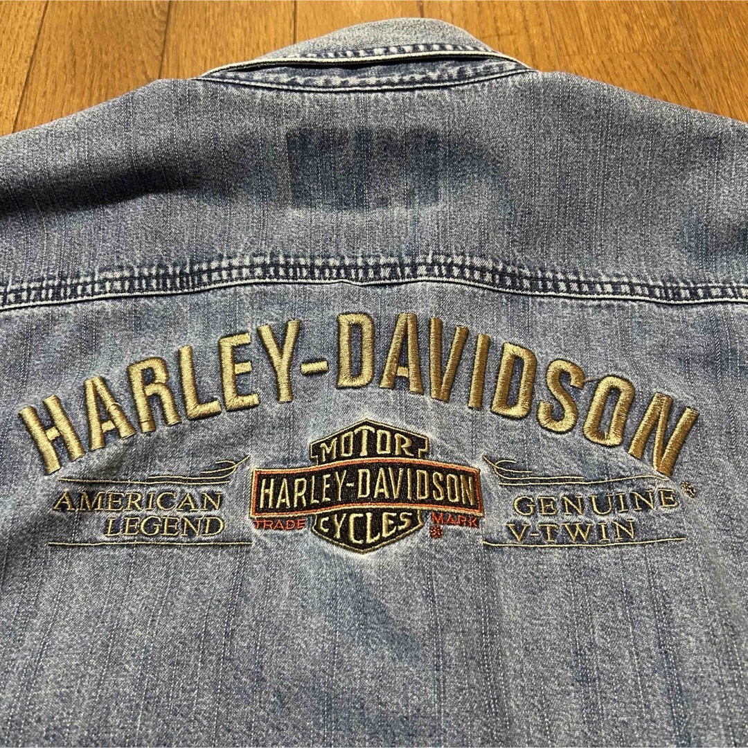 Harley Davidson(ハーレーダビッドソン)のダボッとXL！ハーレーダビッドソン 古着長袖デニムシャツ オール刺繍 メンズのトップス(シャツ)の商品写真