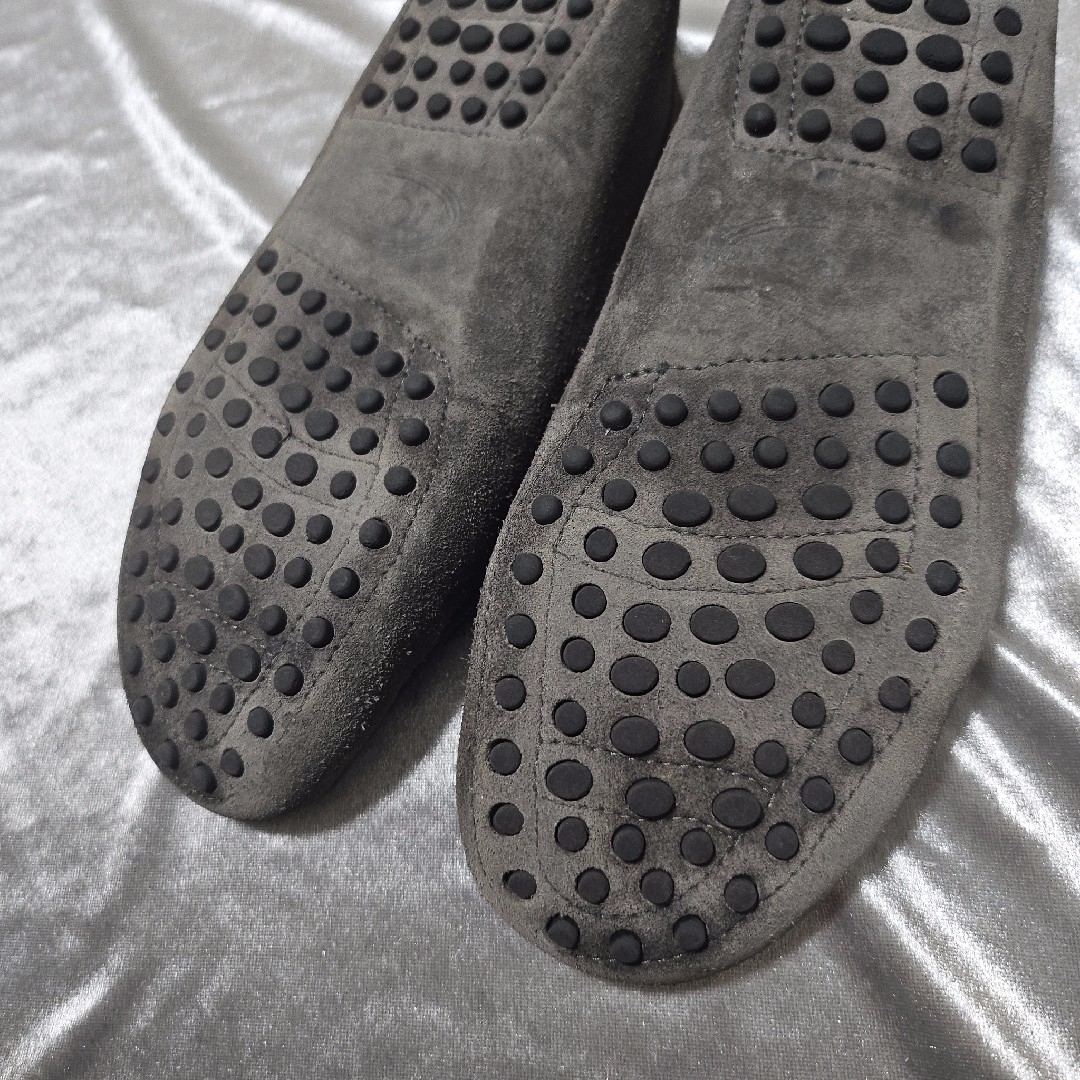 TOD'S(トッズ)のTOD'S トッズ スエード ドライビングシューズ グレー 灰色 レディースの靴/シューズ(ローファー/革靴)の商品写真
