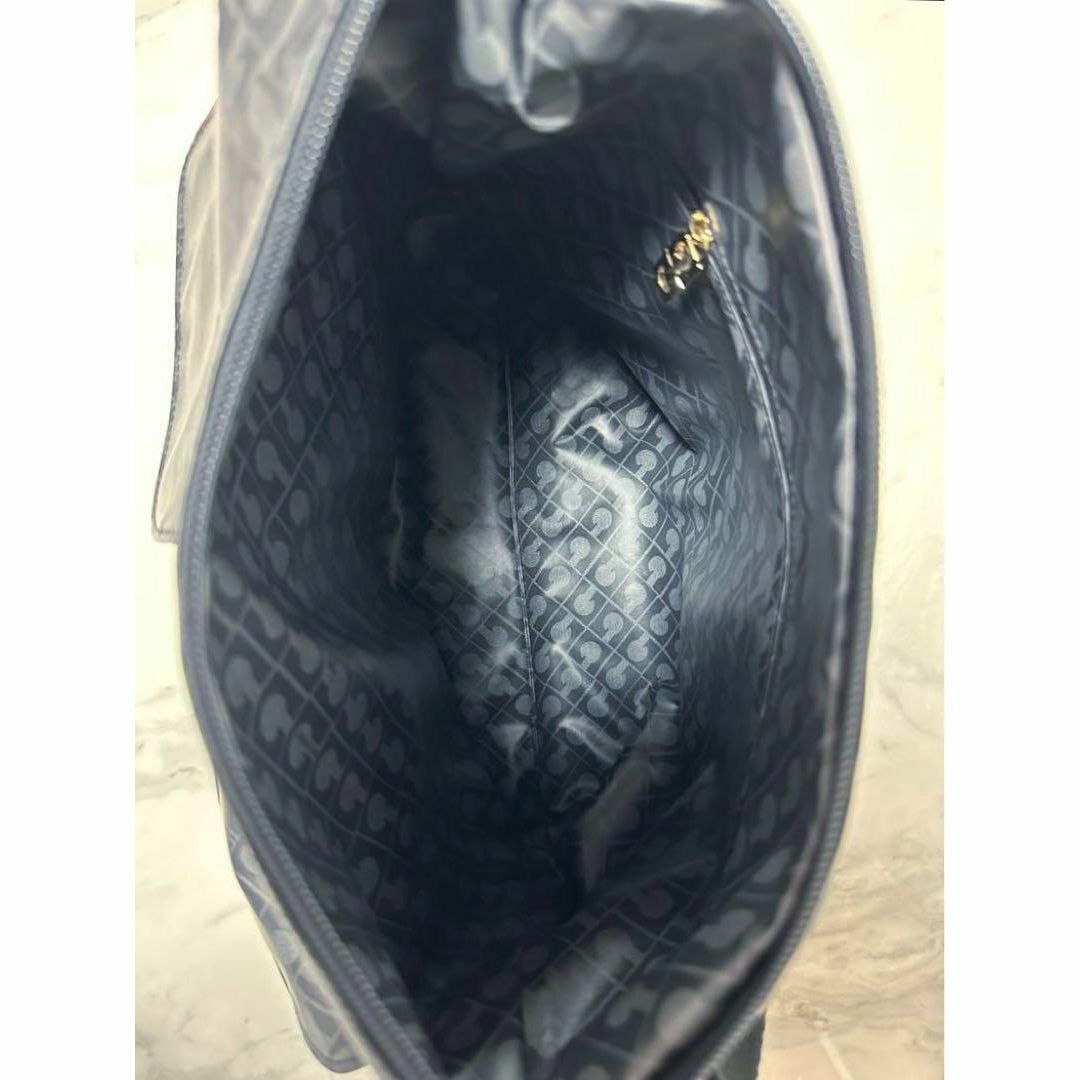GHERARDINI(ゲラルディーニ)の美品　ゲラルディーニ　ソフティ　ショルダー　前面トリプルポケット　ブラック レディースのバッグ(ショルダーバッグ)の商品写真