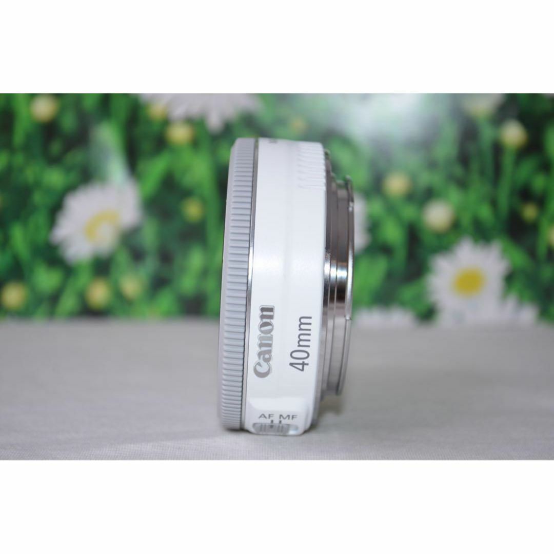 極美品❤️Canon EF 40mm E2.8 STM ホワイト❤単焦点レンズ 極美品❤️Canon EF 40mm E2.8 STM ホワイト❤単焦点レンズ