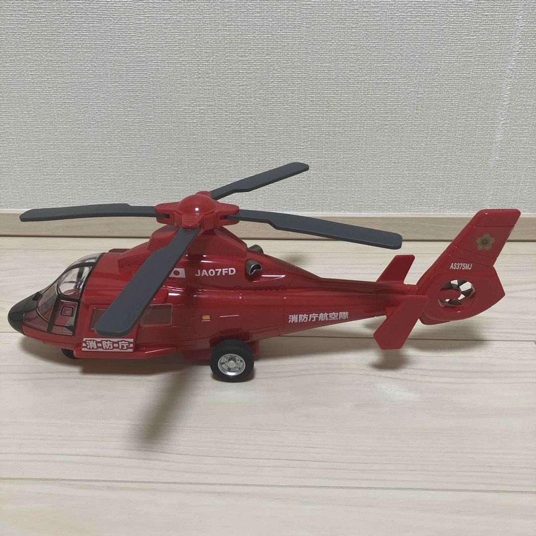 TOYCO(トイコー)の音が鳴る　消防車　救急車　ヘリコプター エンタメ/ホビーのおもちゃ/ぬいぐるみ(ミニカー)の商品写真