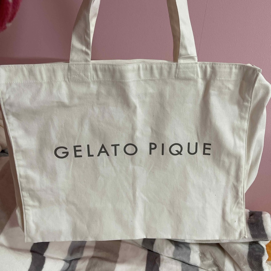 gelato pique(ジェラートピケ)の新品　ジェラートピケ　ホワイト　バック レディースのバッグ(トートバッグ)の商品写真