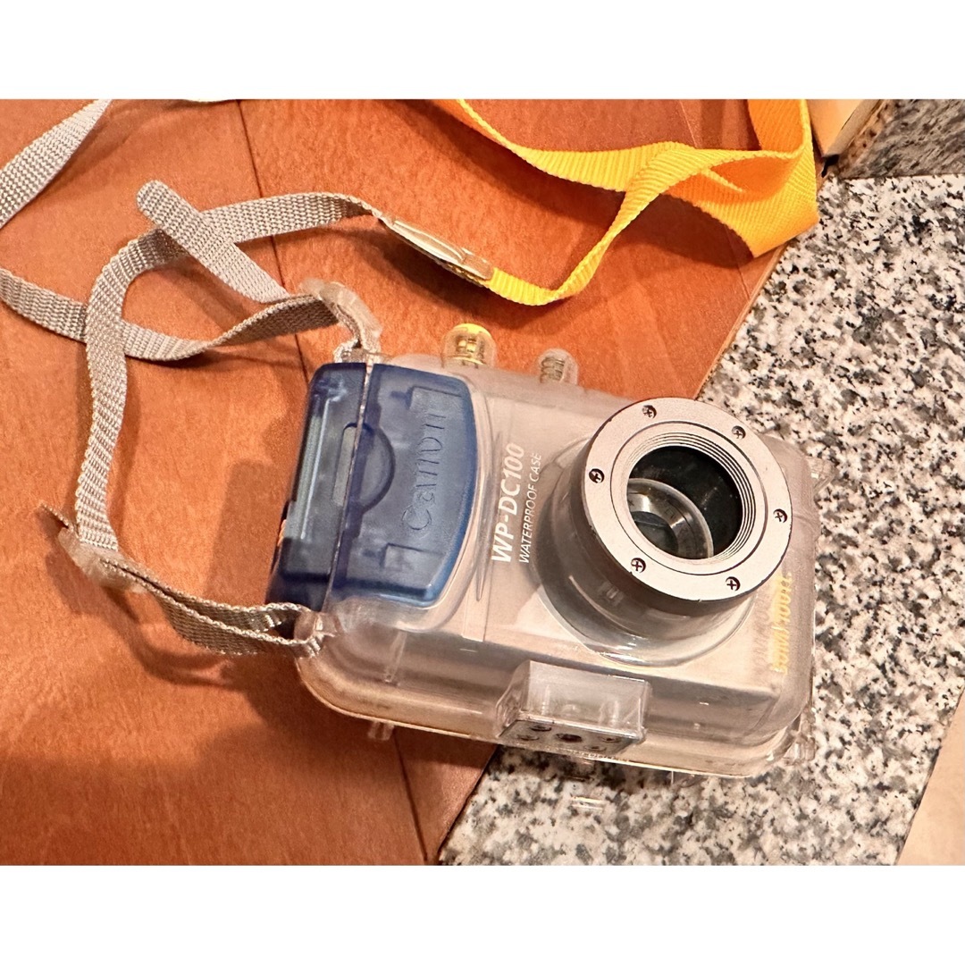 Canon(キヤノン)のCanon IXY DIGITAL 300 水中撮影用ケース付き スマホ/家電/カメラのカメラ(コンパクトデジタルカメラ)の商品写真