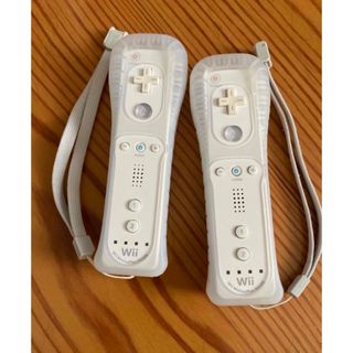 ウィーユー(Wii U)のWiiリモコンプラス　白二個セット(家庭用ゲーム機本体)