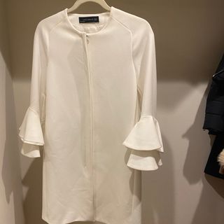 ZARA 綺麗めフリル　ノーカラーコート ホワイト(ノーカラージャケット)