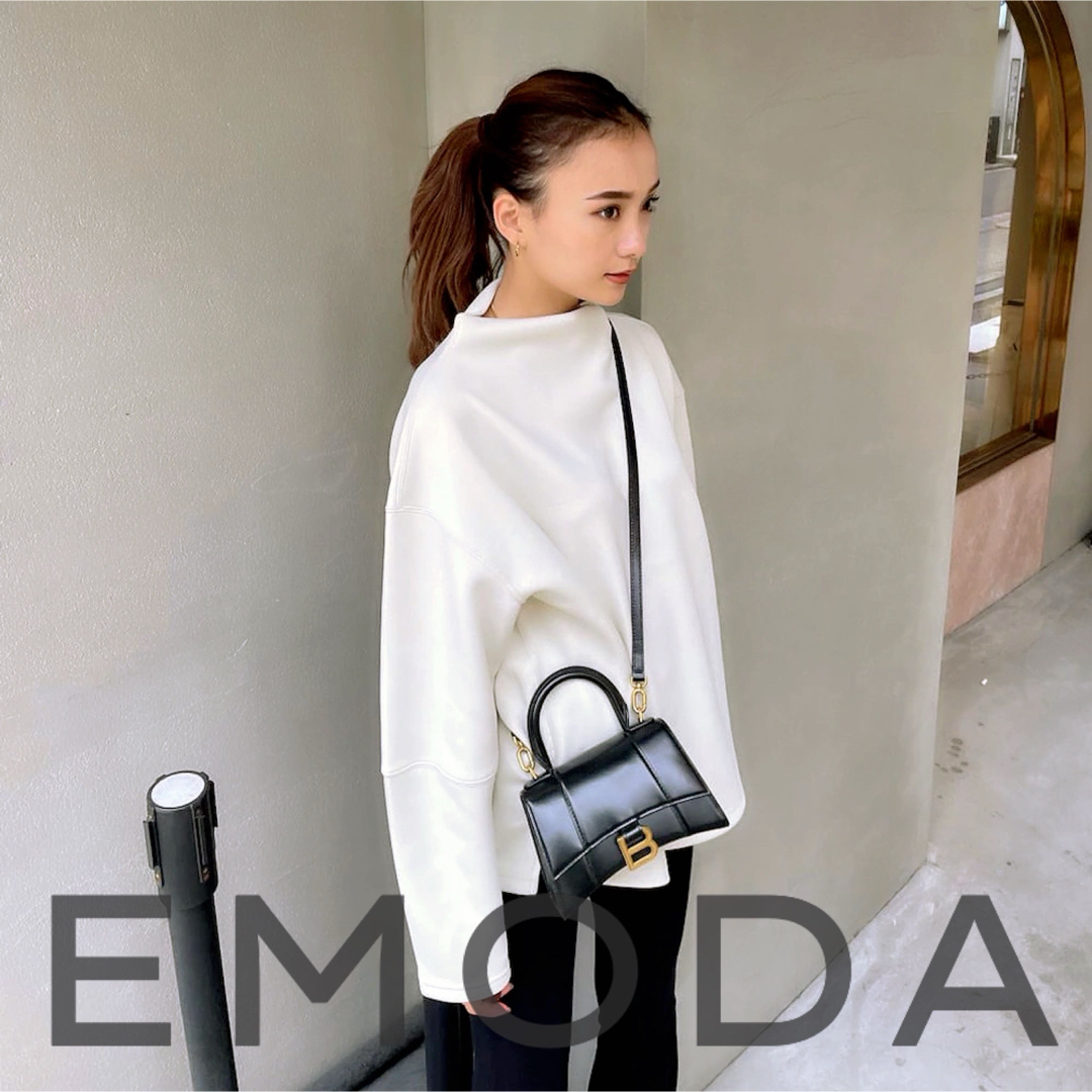 EMODA(エモダ)のEMODA♡ボンディング ジェイダ リゼクシー ムルーア ロイヤルパーティー レディースのトップス(トレーナー/スウェット)の商品写真