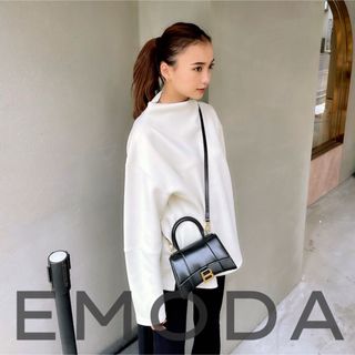 エモダ(EMODA)のEMODA♡ボンディング ジェイダ リゼクシー ムルーア ロイヤルパーティー(トレーナー/スウェット)