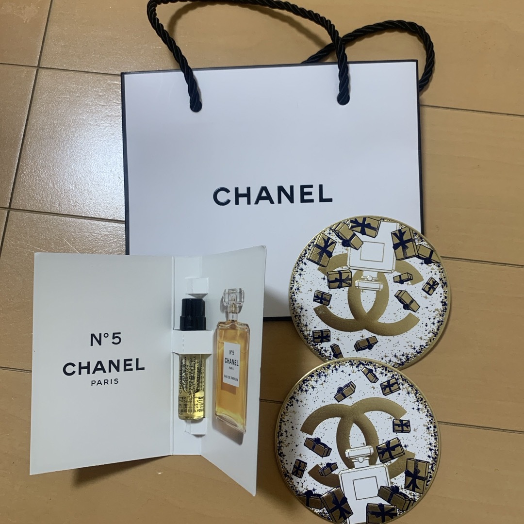 CHANEL(シャネル)のChanel 香水サンプルNo.5 +ショッパーセット コスメ/美容の香水(香水(女性用))の商品写真