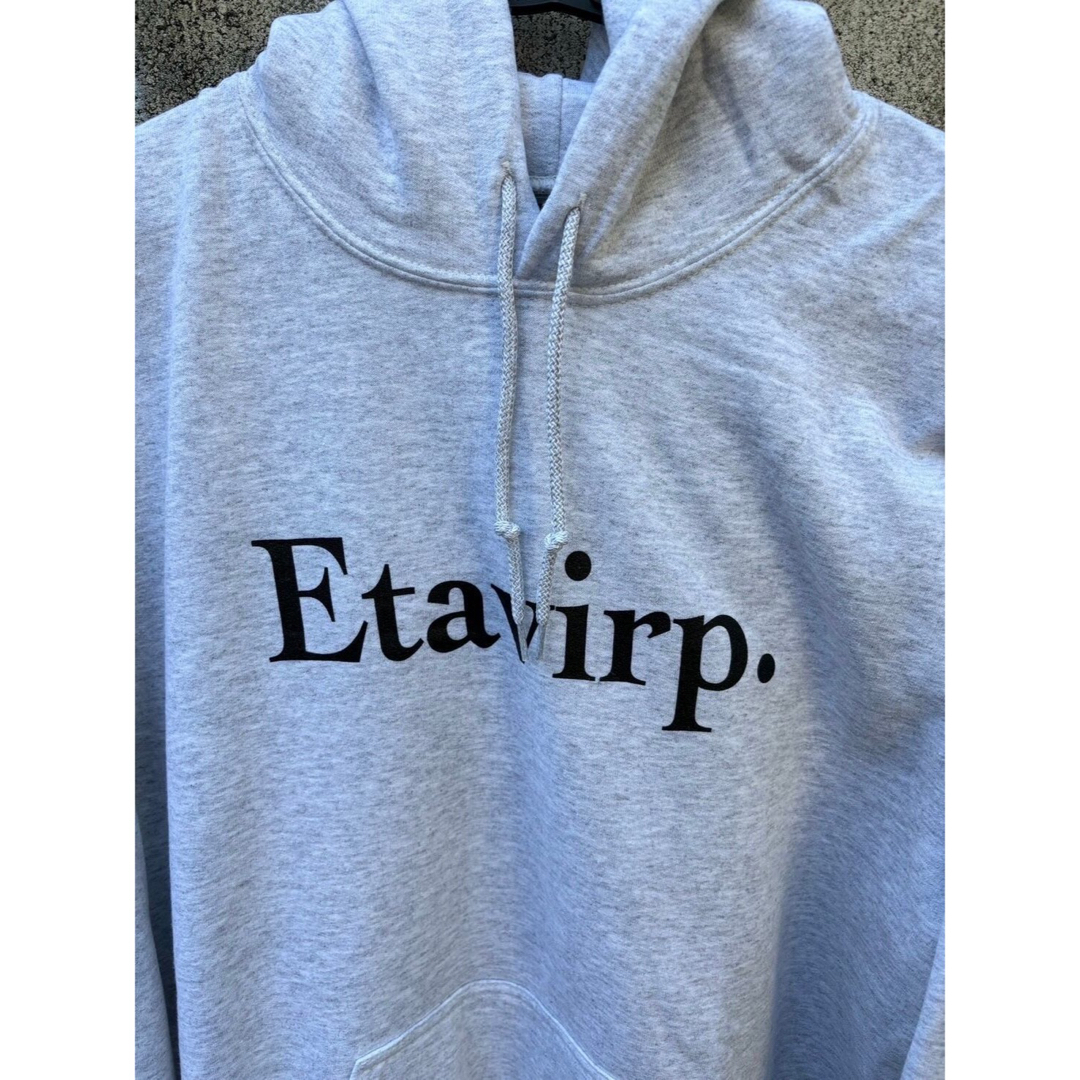 1LDK SELECT(ワンエルディーケーセレクト)のXL Etavirp Logo Hoodie Ash × Black メンズのトップス(パーカー)の商品写真