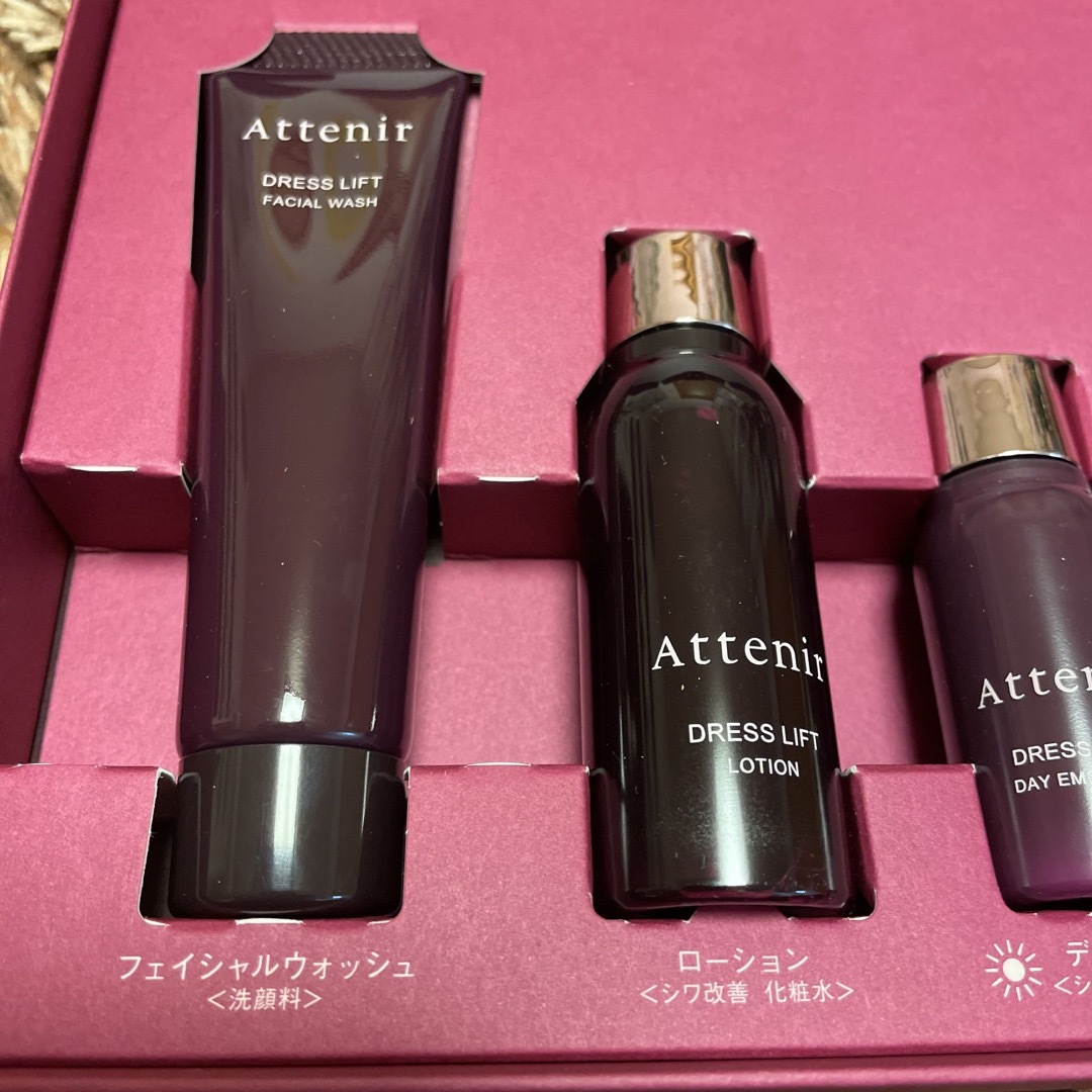 Attenir(アテニア)の新品　アテニア　ドレスリフト　4点セット コスメ/美容のスキンケア/基礎化粧品(化粧水/ローション)の商品写真