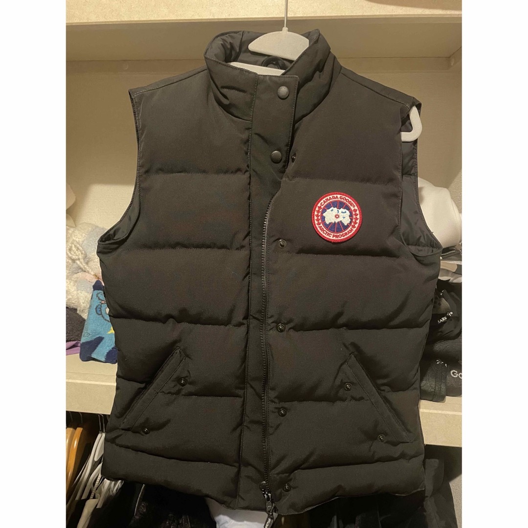 CANADA GOOSE(カナダグース)のカナダグース　ダウンベスト　クリスマス価格 レディースのジャケット/アウター(ダウンベスト)の商品写真