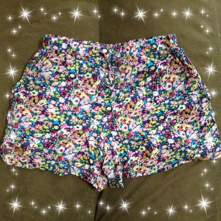 ウィゴー(WEGO)の花柄ショーパン♡送料込み(ショートパンツ)