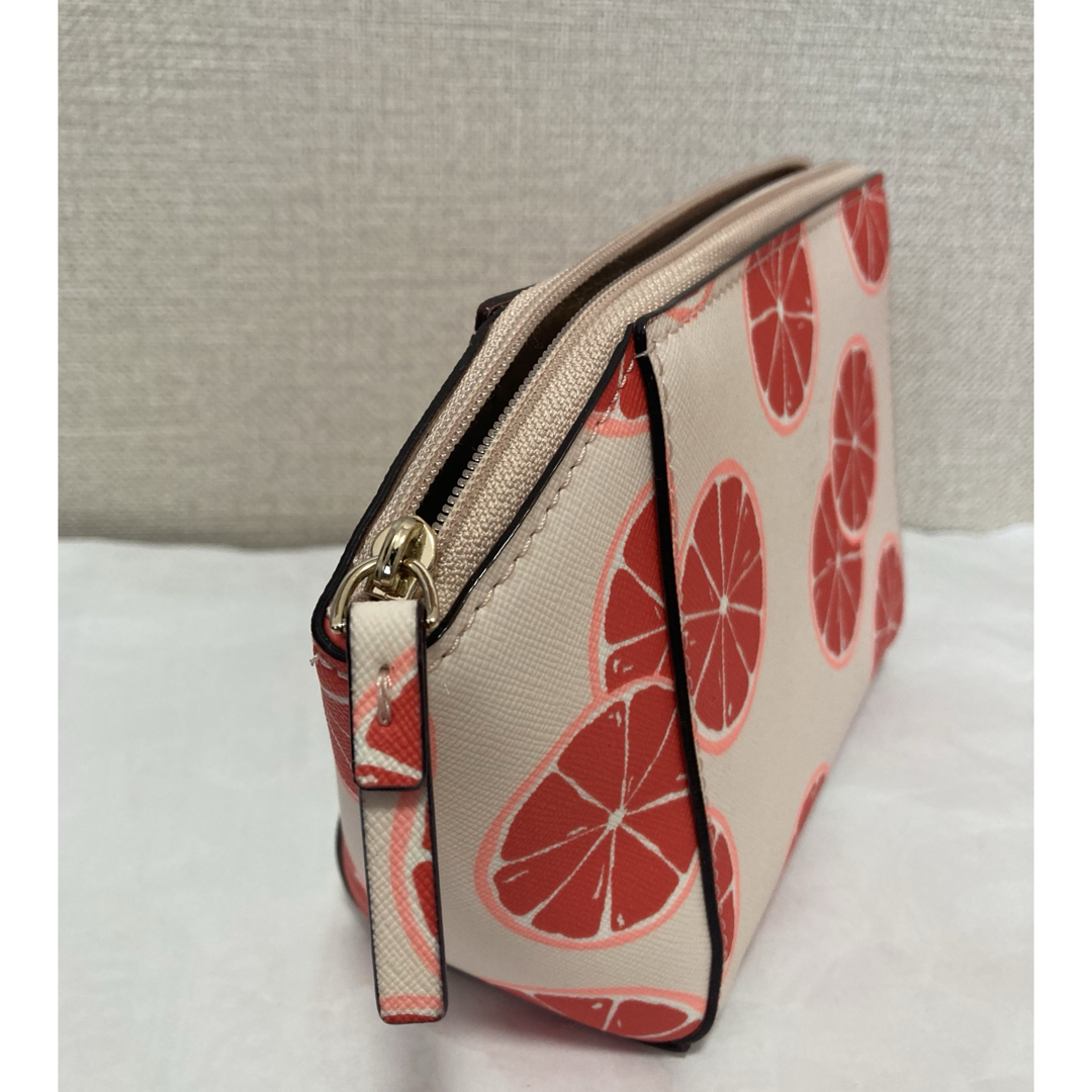 kate spade new york(ケイトスペードニューヨーク)の新品　少し汚れがある為お安くしました　ポーチ　ケイトスペード  グレープフルーツ レディースのファッション小物(ポーチ)の商品写真