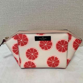 ケイトスペードニューヨーク(kate spade new york)の新品　少し汚れがある為お安くしました　ポーチ　ケイトスペード  グレープフルーツ(ポーチ)