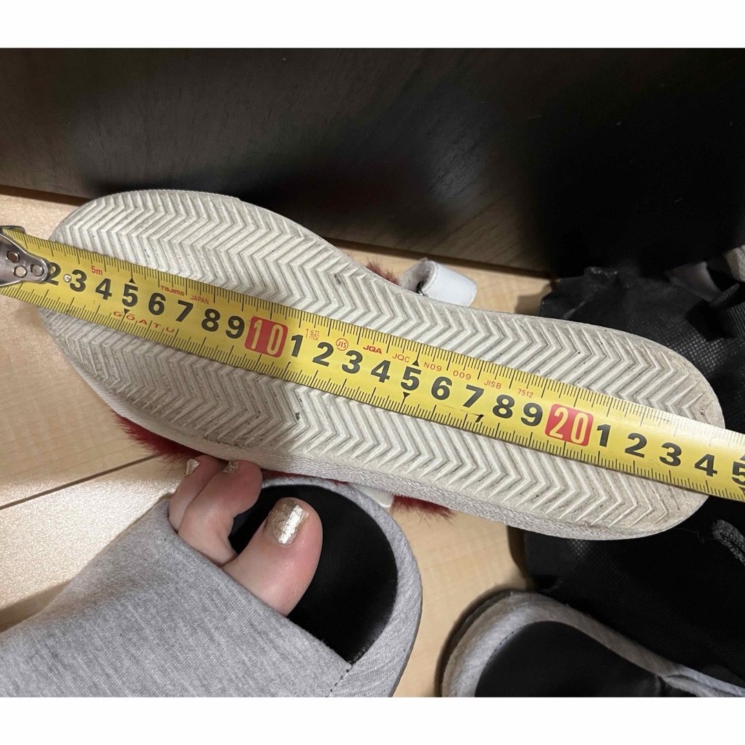 MONCLER(モンクレール)のどんぐり様専用正規　モンクレール　スニーカー　 ボア ファー レディースの靴/シューズ(スニーカー)の商品写真