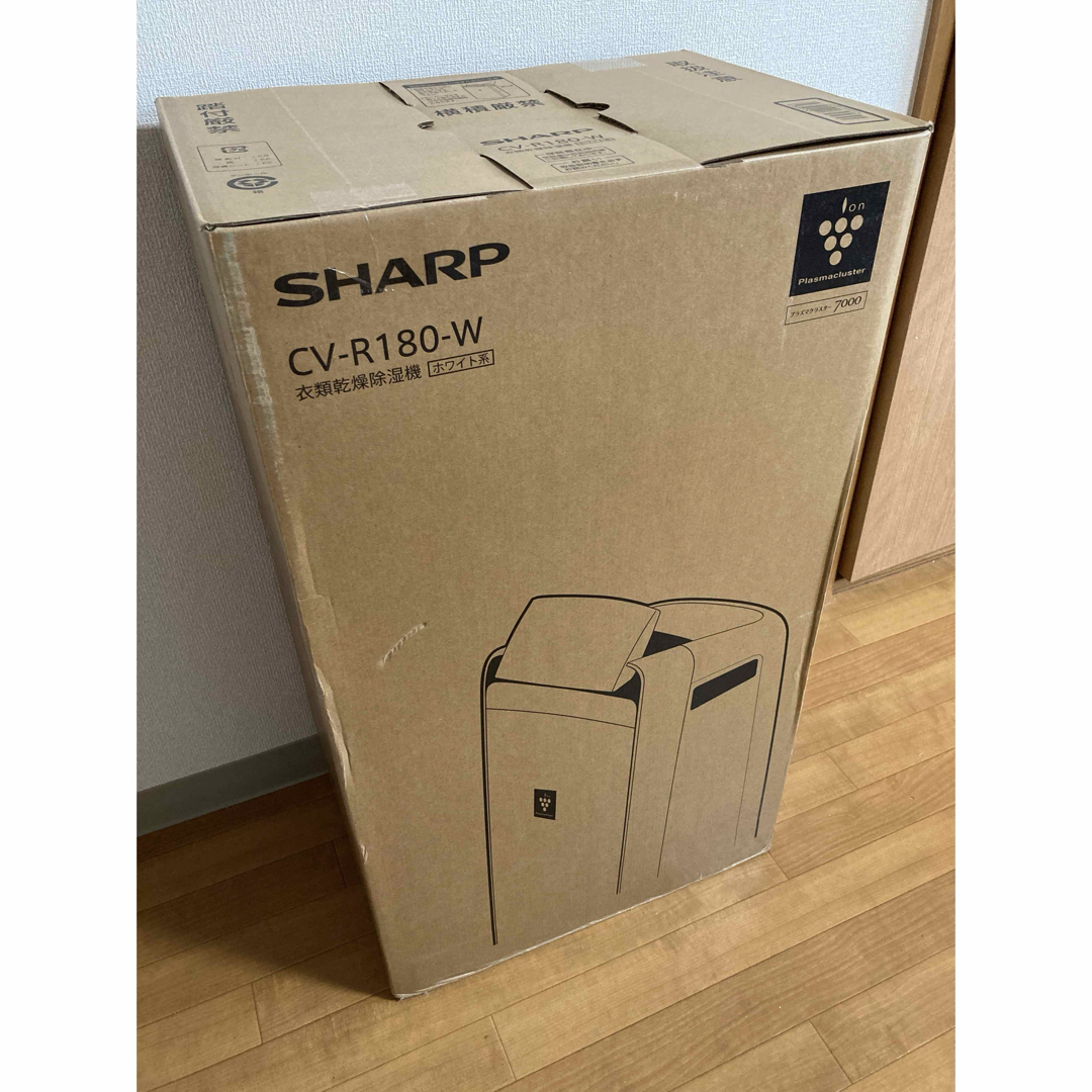 SHARP(シャープ)の【新品(未開封)】SHARPコンプレッサー式 衣類乾燥除湿機　CV-R180-W スマホ/家電/カメラの生活家電(衣類乾燥機)の商品写真