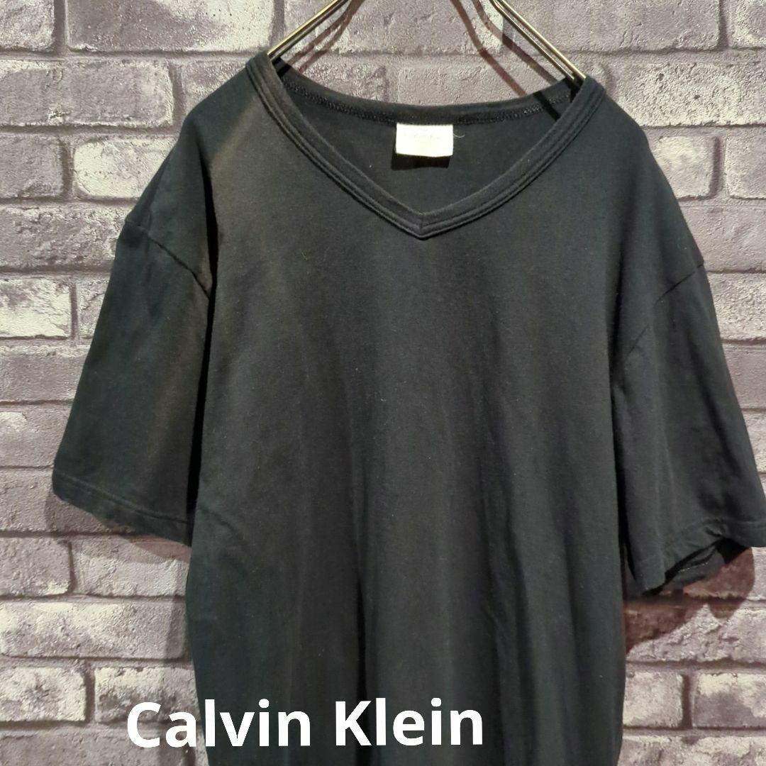 Calvin Klein(カルバンクライン)の古着　黒　半袖tシャツ Vネック　Calvin Klein　メンズ　無地　タグ メンズのトップス(Tシャツ/カットソー(半袖/袖なし))の商品写真