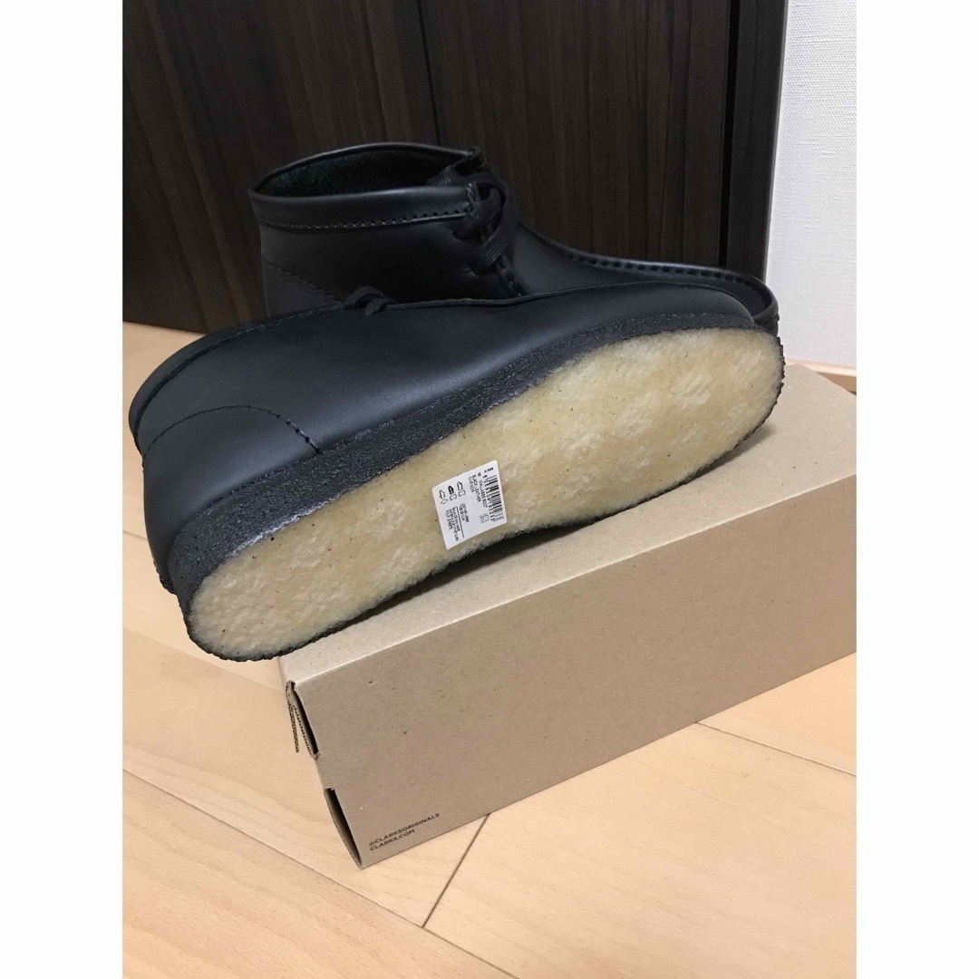 Clarks(クラークス)の新品　クラークス　ワラビーブーツ　ブラックレザー メンズの靴/シューズ(ブーツ)の商品写真