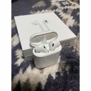 アップル(Apple)のAirPods 本体　充電器　箱　美品(ヘッドフォン/イヤフォン)