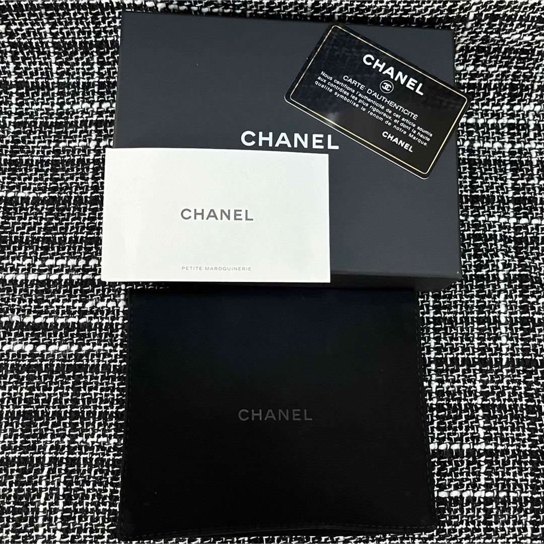 CHANEL(シャネル)のCHANEL  31番台⭐︎  マトラッセ　キャビアスキン　コンパクトウォレット レディースのファッション小物(財布)の商品写真