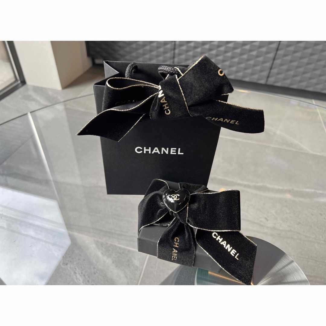 年末特売CHANEL チャーム ホリデー クリスマス 2023 ベロアリボン-